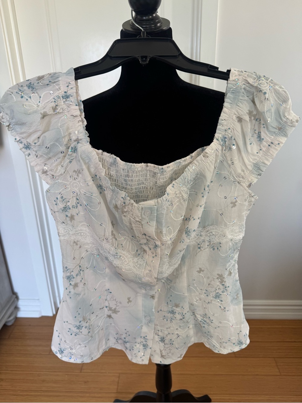 🩵 🤍 Blue White Floral Top